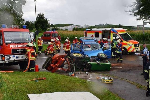 Traktor und Auto kollidieren in Schallstadt – zwei 80-Jährige schwer verletzt