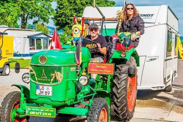 Auf dem Traktor mit 20 Kilometern die Stunde am Bodensee entlang