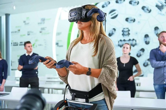 Bei der Fhrung kommen Virtual-Reality-Brillen zum Einsatz.  | Foto: Herrenknecht