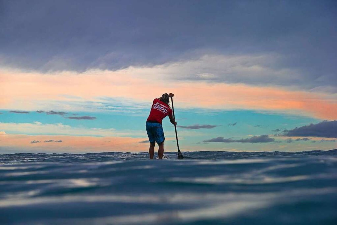 Das SUP ist vielseitig: Auch auf dem Meer ist Stand Up Paddling möglich.  | Foto: BRIAN BIELMANN