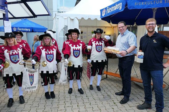 Brgermeister Tobias Link (Zweiter von...usik, freut sich auf ein schnes Fest.  | Foto: Heidrun Simoneit