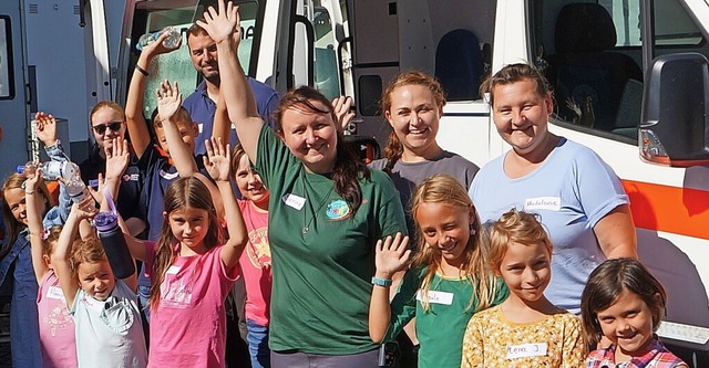 Unter Leitung von Serina Maier (Bildmi...ahren im DRK-Heim Luttingen viel Spa.  | Foto: Reinhard Herbrig