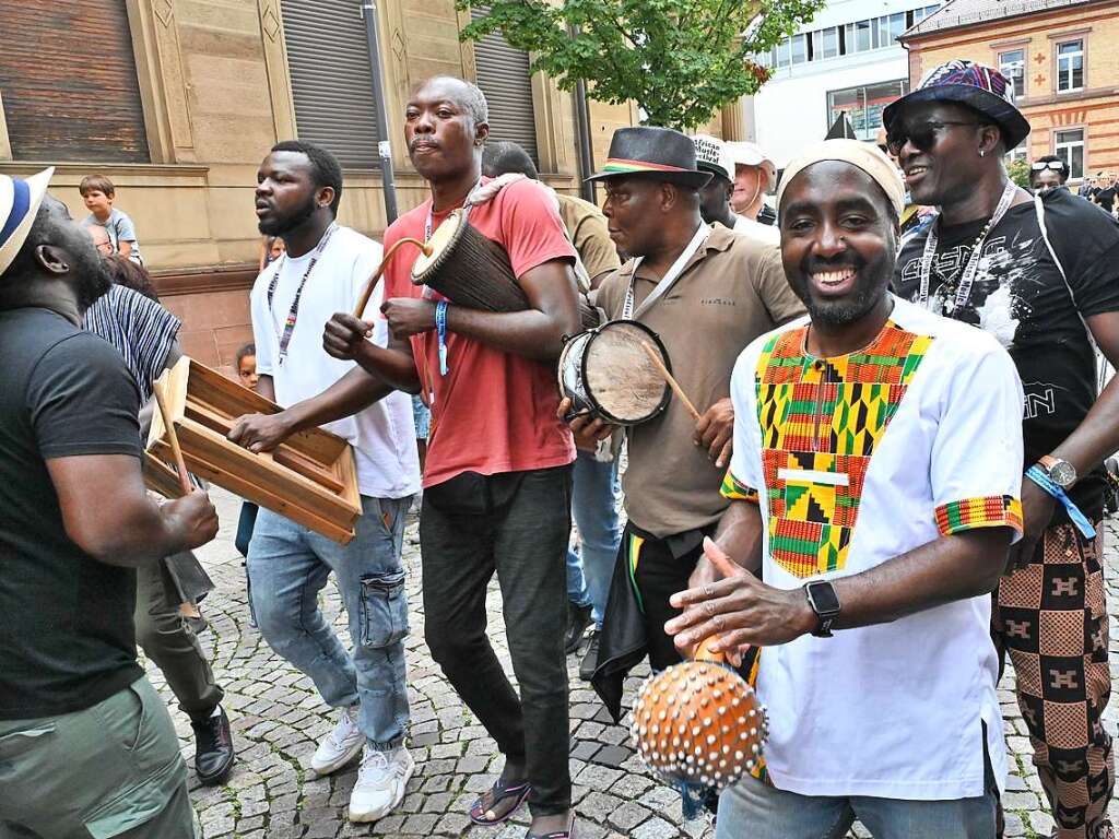 Mehr und mehr zur Begegnung der Weltkulturen entwickelt sich das African Music Festival, das am Wochenende auf dem Emmendinger Schlossplatz zum 23. Mal stattfand