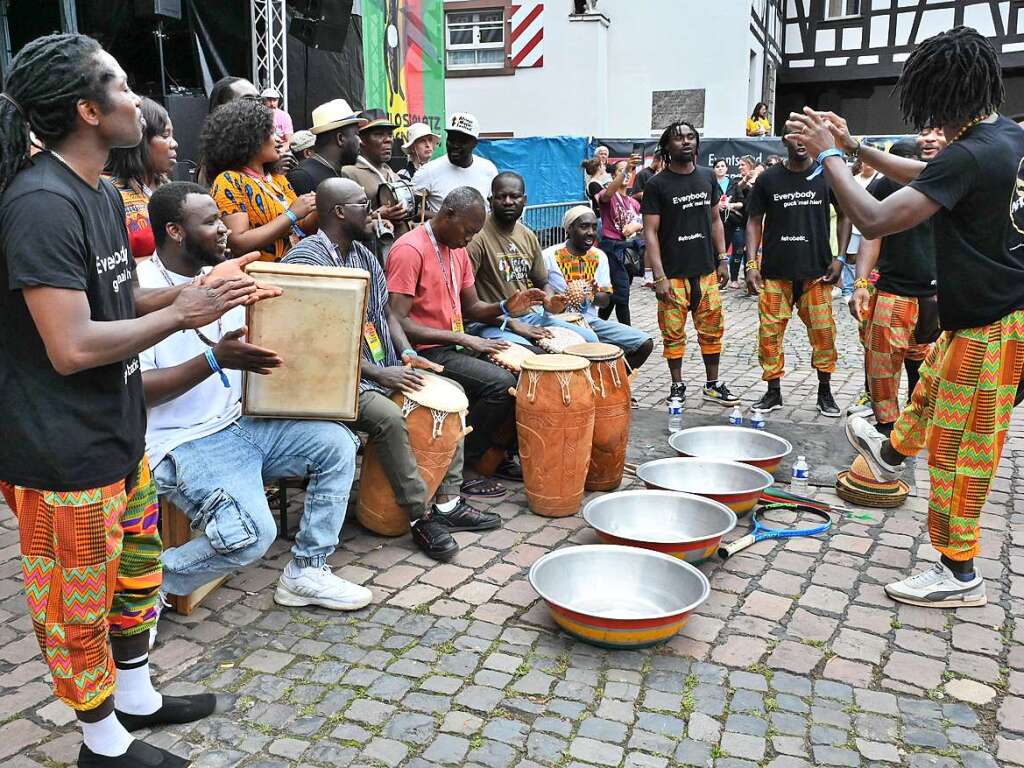 Mehr und mehr zur Begegnung der Weltkulturen entwickelt sich das African Music Festival, das am Wochenende auf dem Emmendinger Schlossplatz zum 23. Mal stattfand