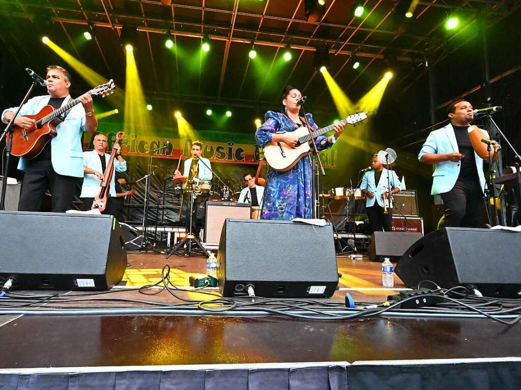 Mehr und mehr zur Begegnung der Weltkulturen entwickelt sich das African Music Festival, das am Wochenende auf dem Emmendinger Schlossplatz zum 23. Mal stattfand