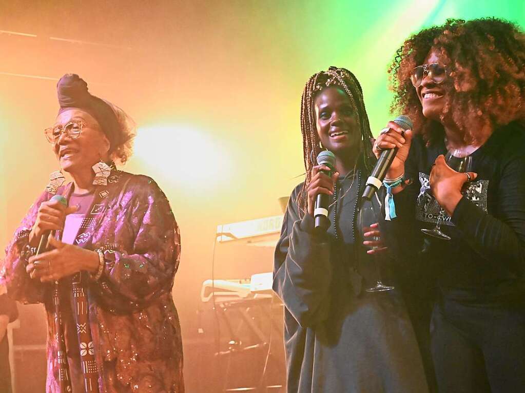 Generationentreffen - Marcia Griffiths (von links), Treesha und Tanya Stephens