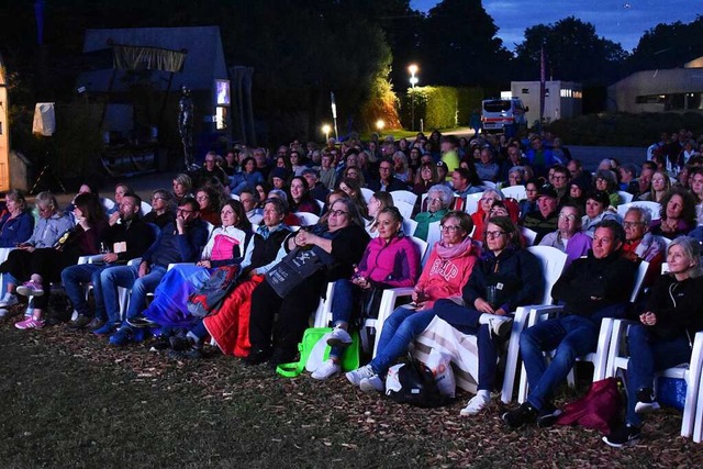 Publikum in Jacken: In diesem Jahr hat...etter. Die Stimmung war trotzdem gut.   | Foto: Thomas Loisl Mink