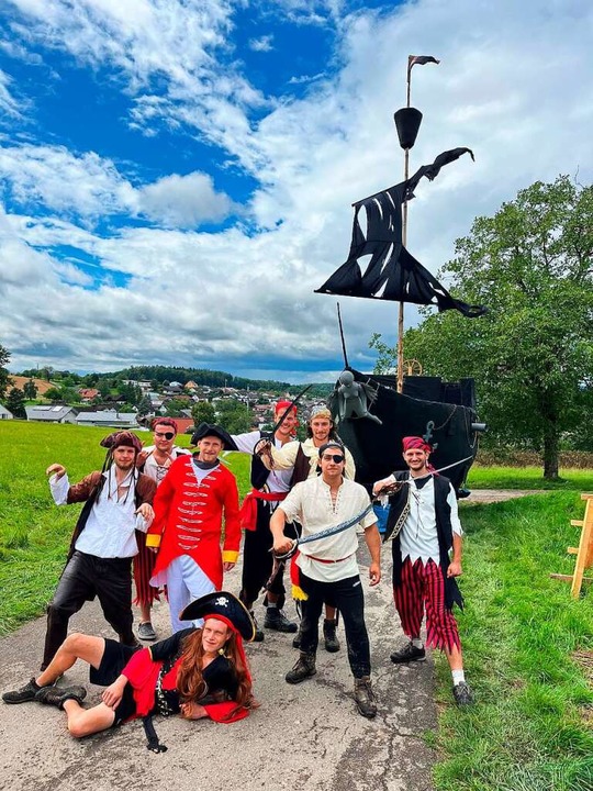 Die Sieger der Gaudiwertung: Die Jungspunde mit ihrem Piratenschiff  | Foto: Monika Weber