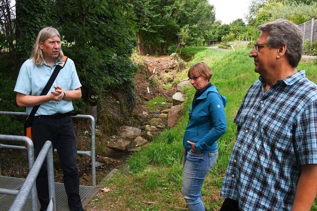 Klaus Dullisch (links),  Saskia Trefze... neuen Brcke ber den Stammbachgraben  | Foto: Robert Bergmann