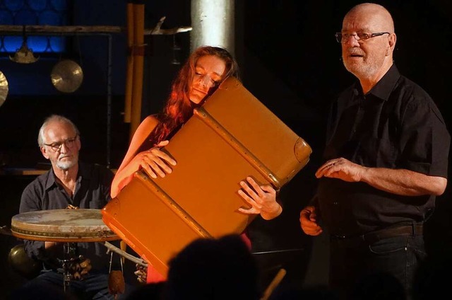 Martin Kutterer, Svantje Buchholz und ...en Geschichten in der Altweiler Kirche  | Foto: Roswitha Frey