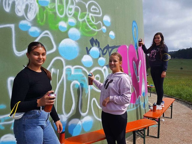 Hannah, Enya und Leonie aus Meienheim und Krzell sprhen zum ersten Mal.   | Foto: Beate Zehnle-Lehmann