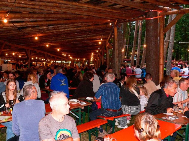 Am Samstag herrschte Hochbetrieb beim ...gfest, der Sonntag war kalt und nass.   | Foto: Kurt Meier