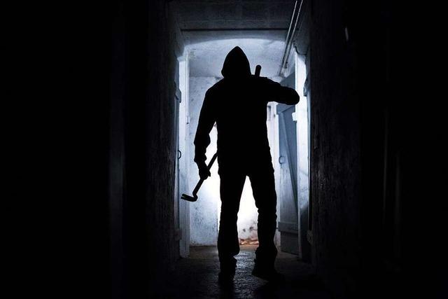 Einbrecher durchsucht Keller in Karsauer Mehrfamilienhaus