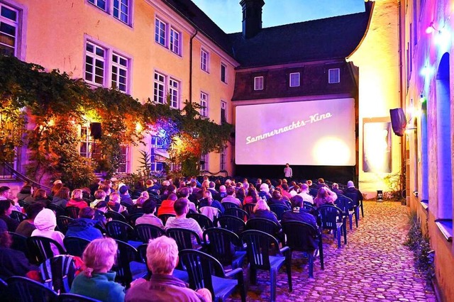 Wenn es dunkel wird in Freiburg, erstrahlt der Innenhof des Schwarzen Klosters.  | Foto: Thomas Kunz