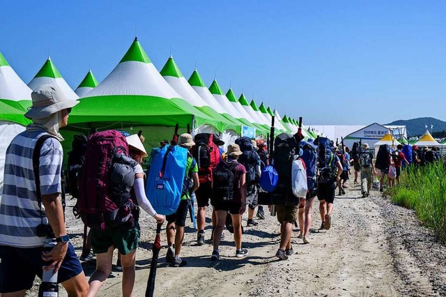 Zehntausende Pfadfinder mussten am Dienstag ihre Zelte abbrechen.  | Foto: ANTHONY WALLACE