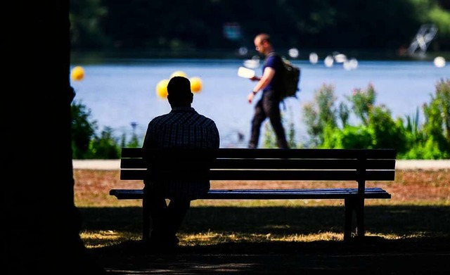 Schatten ist die physikalisch wirksams...mperaturen in den Stdten zu begegnen.  | Foto: Julian Stratenschulte (dpa)