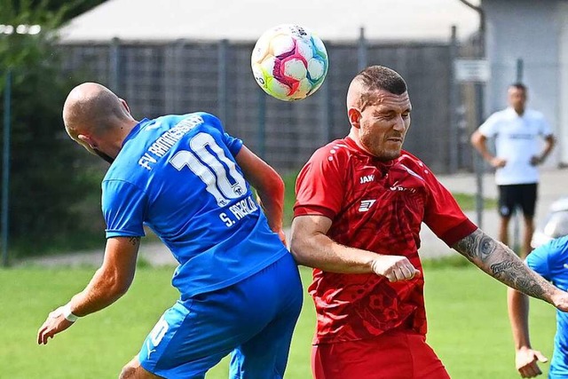 Augen zu und durch: In der Liga werden...fan (FV Langenwinkel) nichts schenken.  | Foto: Wolfgang Knstle