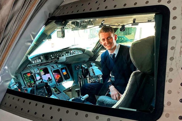 Tonio Kern wurde in Freiburg zum Pilot...fliegt er fr die Lufthansa City Line.  | Foto: privat