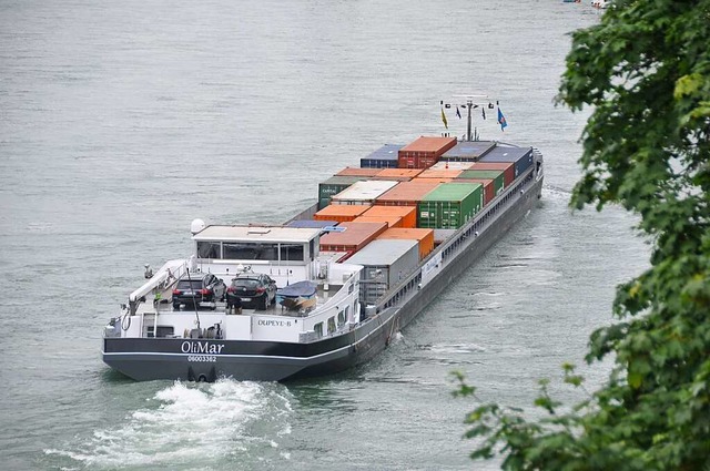 Die Schifffahrt auf dem Rhein bei Base...ach wie vor unterbrochen (Symbolbild).  | Foto: Daniel Gramespacher