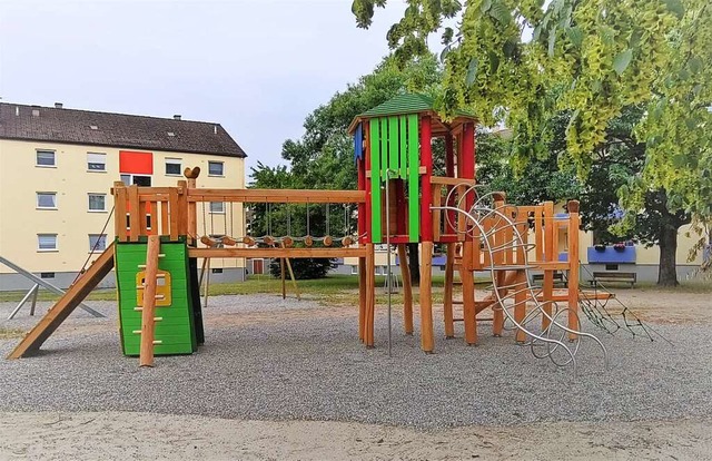 Runderneuert prsentiert sich der std... Kinderspielplatz an der Lindenstrae.  | Foto: Stadt Weil