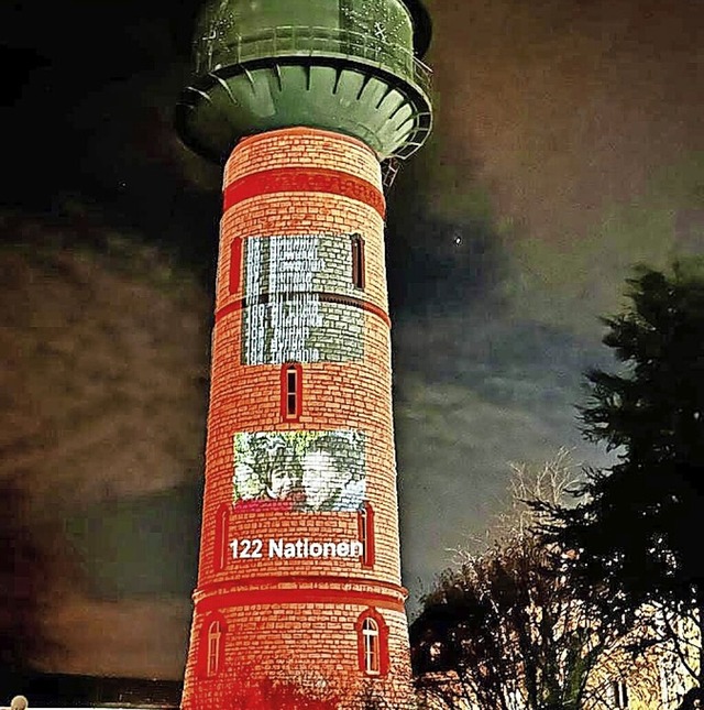 Via Video Mapping (hier am Wasserturm) werden Ergebnisse gezeigt.  | Foto: Stadt Rheinfelden