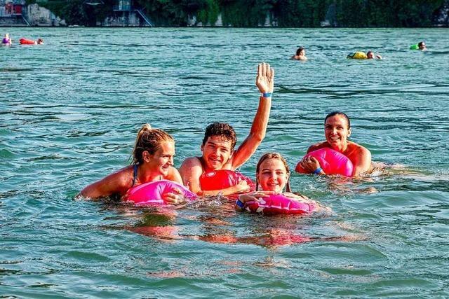 Basler Rheinschwimmen ermglicht kollektive Erfrischung