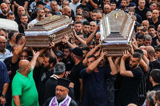 In einer Autowaschanlage ermordete chr...t im Norden Israels zu Grabe getragen.  | Foto: AHMAD GHARABLI