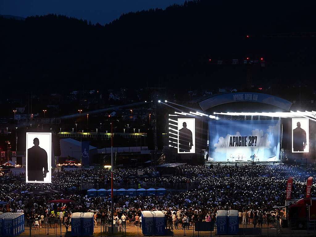 Der aus Ludwigshafen stammende Rapper und Snger Apache 207 in Freiburg. Nahaufnahmen vom Knstler wurden von seinem Management unterbunden.