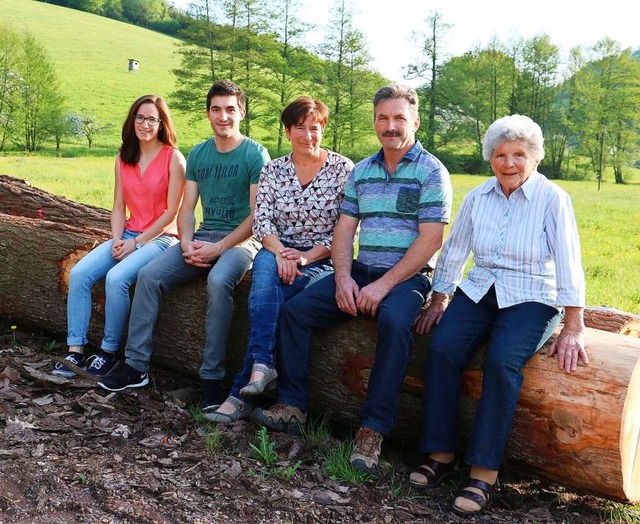 Die Familie Schmieder: (von links) Mel...istian, Reinhilde, Franz und Brunhilde  | Foto: Theodor Weber