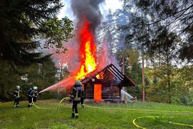 Polizei nimmt nach Httenbrand Verdchtigen fest