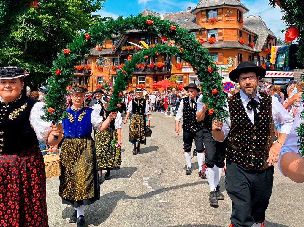 Kreistrachtenfest in Hinterzarten mit knapp 50 teilnehmenden Gruppen