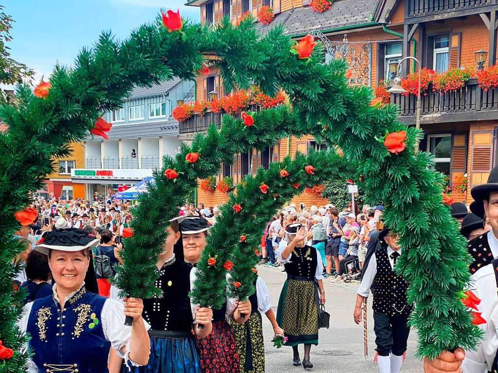 Kreistrachtenfest in Hinterzarten mit knapp 50 teilnehmenden Gruppen