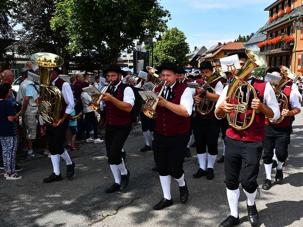 Kreistrachtenfest in Hinterzarten mit knapp 50 teilnehmenden Gruppen