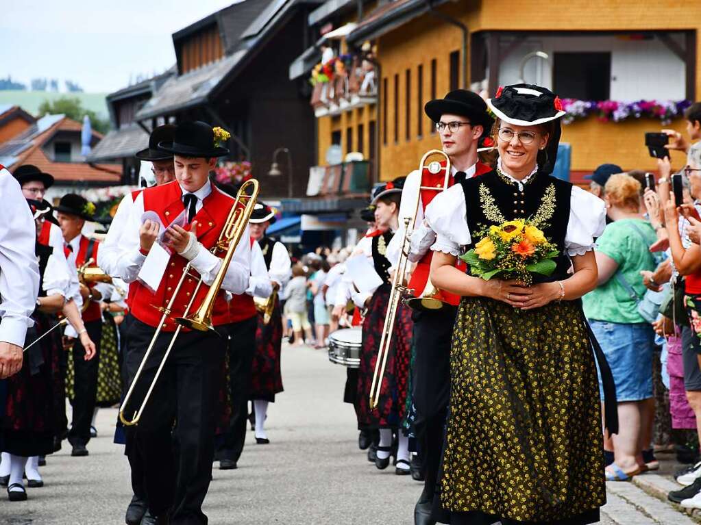 Kreistrachtenfest in Hinterzarten mit knapp 50 teilnehmenden Gruppen