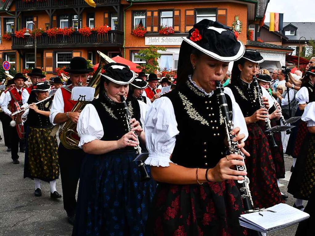 Kreistrachtenfest in Hinterzarten mit knapp 50 teilnehmenden Gruppen