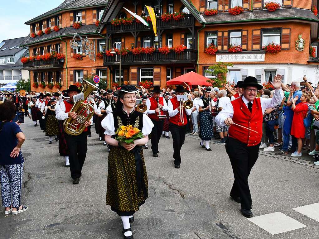 Kreistrachtenfest in Hinterzarten mit knapp 50 teilnehmenden Gruppen