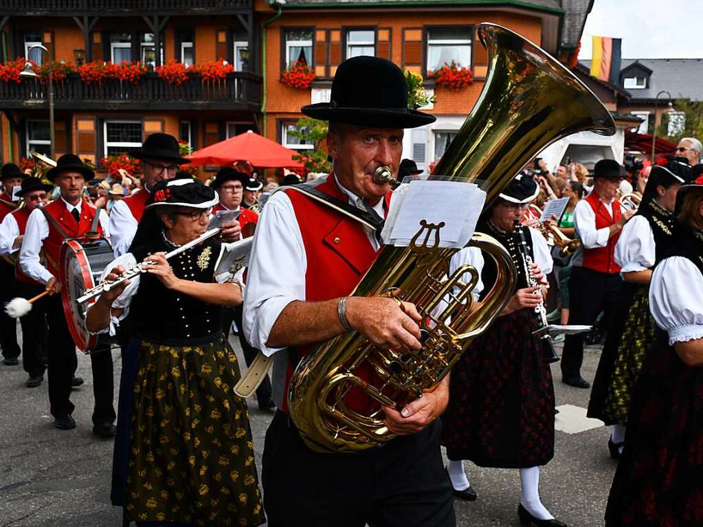 Kreistrachtenfest in Hinterzarten mit knapp 50 teilnehmenden Gruppen