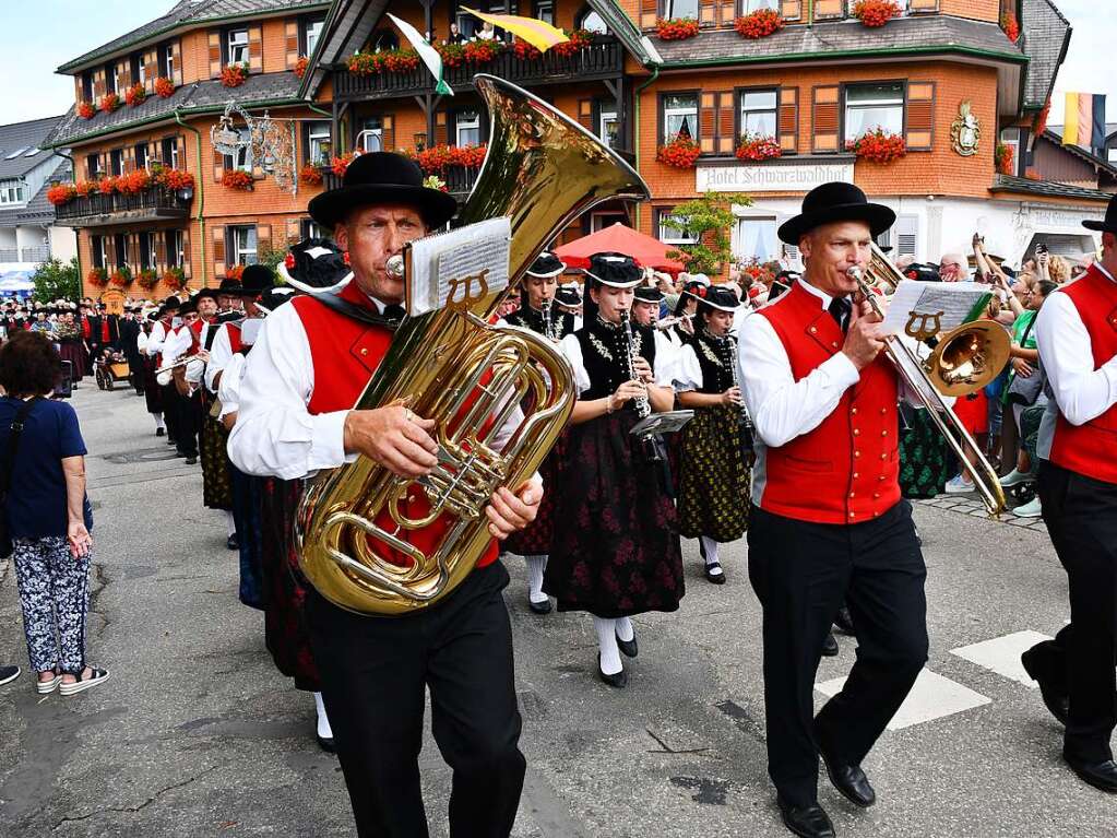 Kreistrachtenfest in Hinterzarten mit knapp 50 teilnehmenden Gruppen