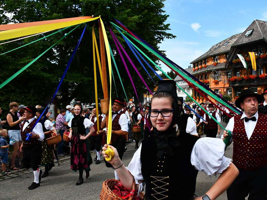 Kreistrachtenfest in Hinterzarten mit knapp 50 teilnehmenden Gruppen