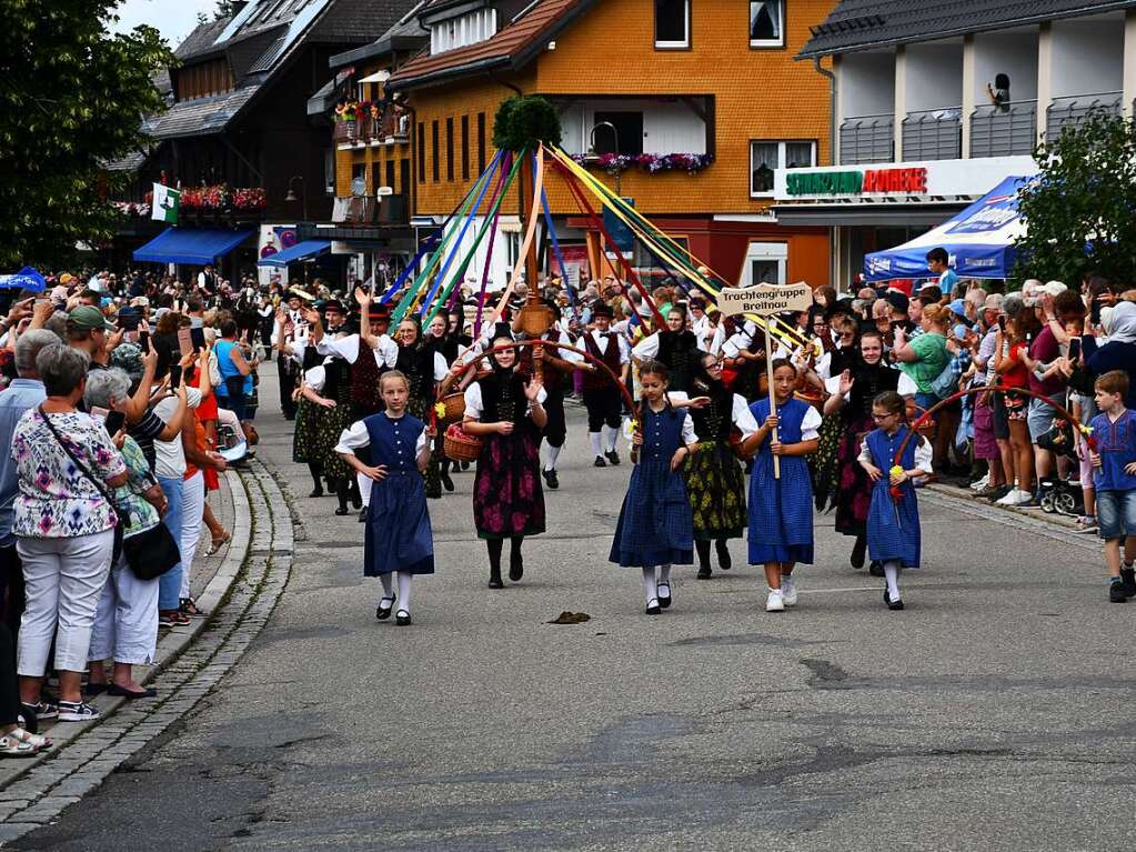 Kreistrachtenfest in Hinterzarten mit knapp 50 teilnehmenden Gruppen