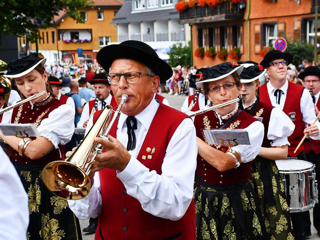 Kreistrachtenfest in Hinterzarten mit knapp 50 teilnehmenden Gruppen