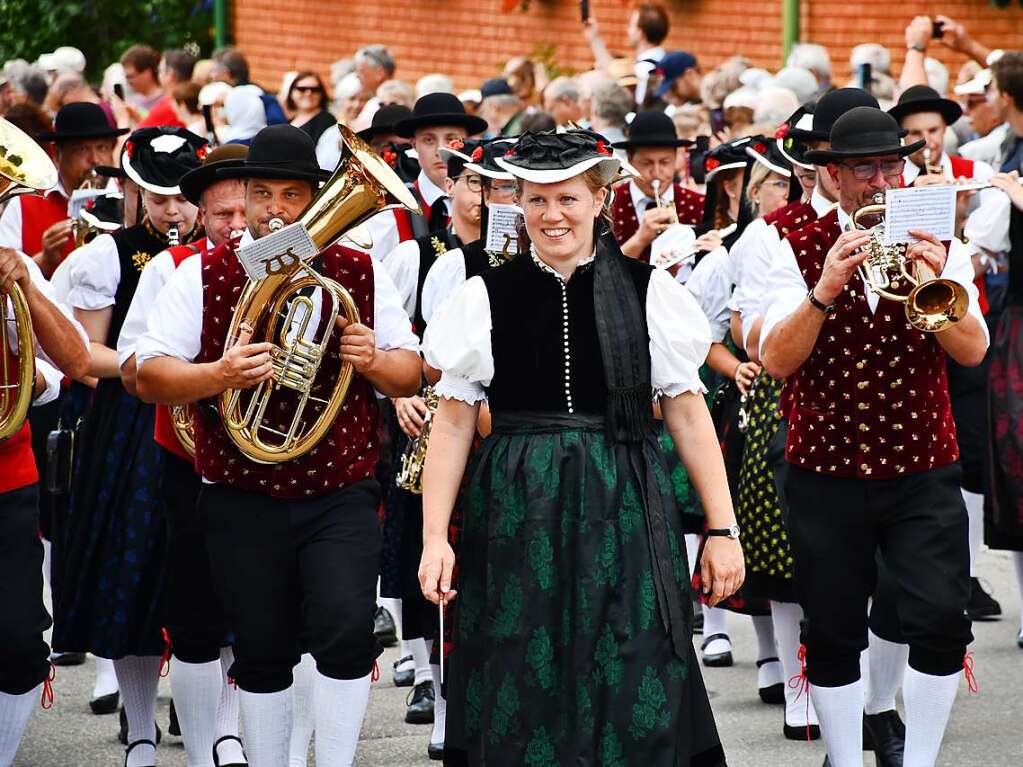 Kreistrachtenfest in Hinterzarten mit knapp 50 teilnehmenden Gruppen