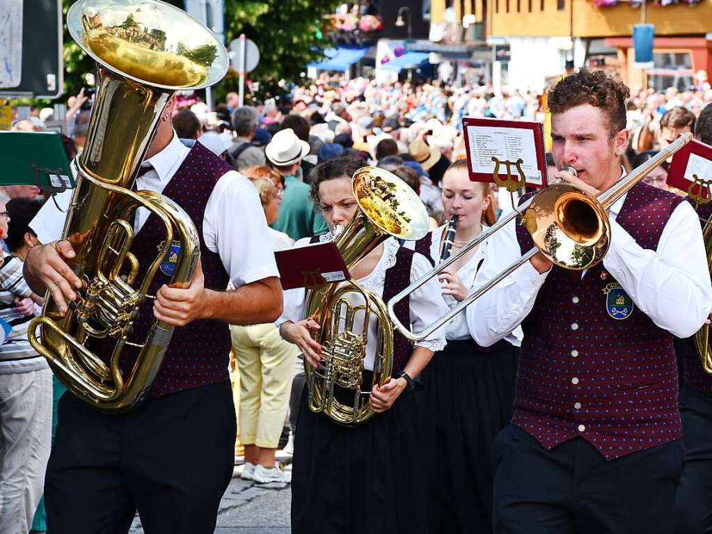 Kreistrachtenfest in Hinterzarten mit knapp 50 teilnehmenden Gruppen