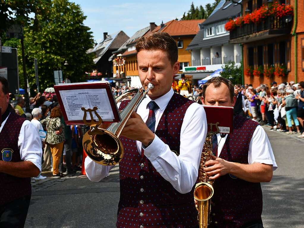 Kreistrachtenfest in Hinterzarten mit knapp 50 teilnehmenden Gruppen