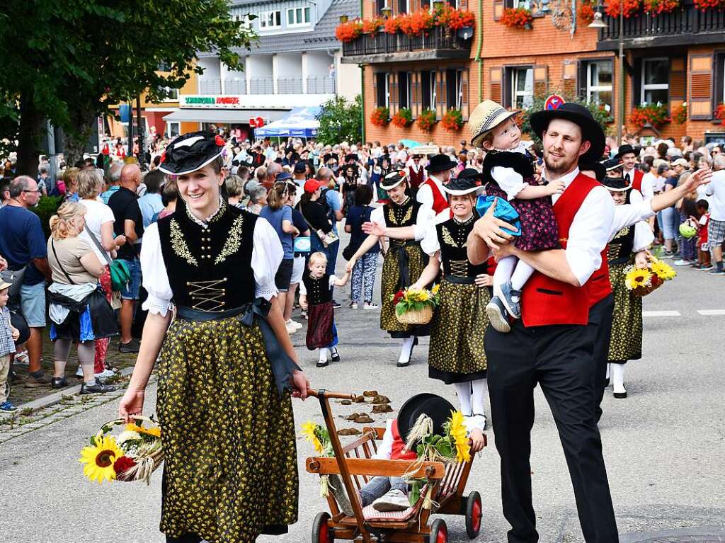 Kreistrachtenfest in Hinterzarten mit knapp 50 teilnehmenden Gruppen