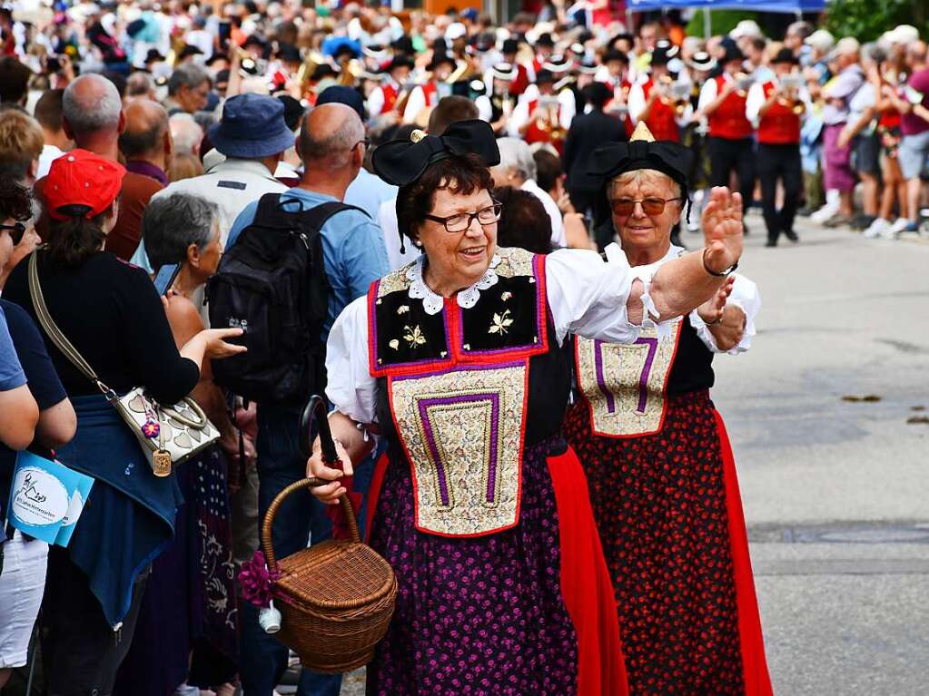 Kreistrachtenfest in Hinterzarten mit knapp 50 teilnehmenden Gruppen