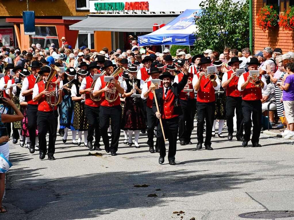 Kreistrachtenfest in Hinterzarten mit knapp 50 teilnehmenden Gruppen