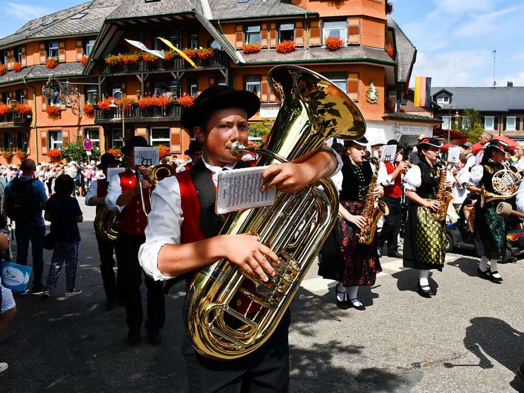 Kreistrachtenfest in Hinterzarten mit knapp 50 teilnehmenden Gruppen