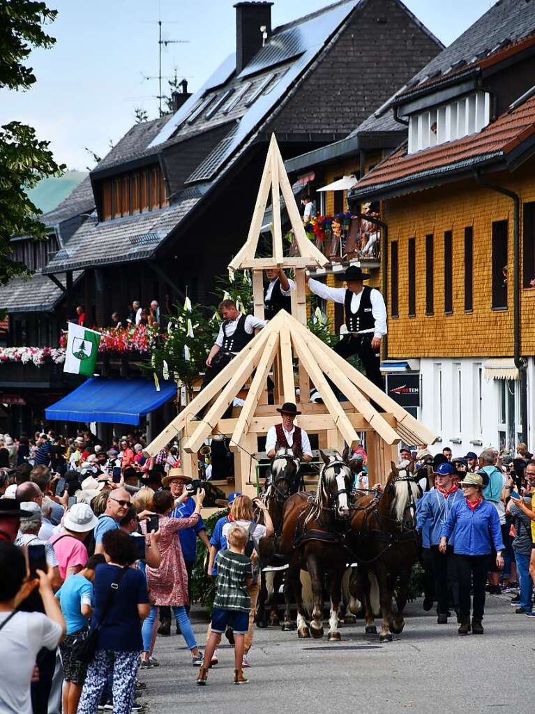 Kreistrachtenfest in Hinterzarten mit knapp 50 teilnehmenden Gruppen