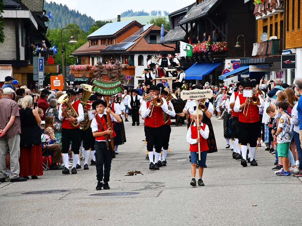 Kreistrachtenfest in Hinterzarten mit knapp 50 teilnehmenden Gruppen